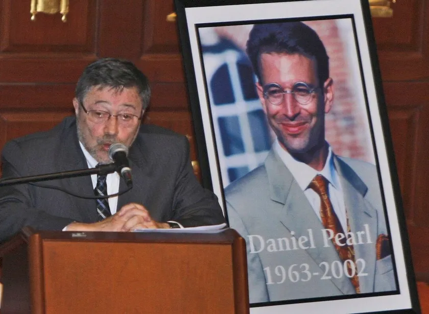 Daniel Pearl Journalism Fellows in a U.S. newsroom